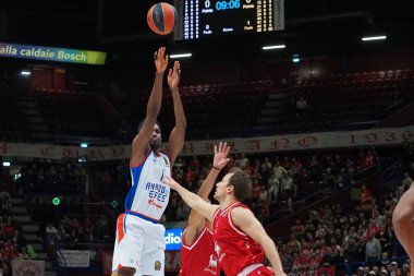 Rodrigue Beaubois (Anadolu Efes Istanbul), Basketbol Euroleague Şampiyonası EA7 Emporio Armani Milano ile Anadolu Efes maçında Kevin Pangos (EA7 Emporio Armani Milano) tarafından 22 Kasım 2022 - C