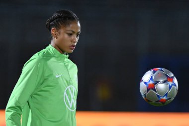 VfL Wolfsburg 'dan Sveindis Jonsdottir, UEFA Şampiyonlar Ligi B Grubu' nun grup aşamasının üçüncü gününde, 23 Kasım 2022 'de İtalya' nın başkenti Latina 'daki Stadio Domenico Francioni' de, A.S. Roma ve VfL Wolfsburg arasında. - Fotoğraf: Domenico Ci