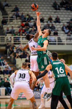 #23 Kasım 2022 tarihinde OAKA Stadyumu 'nda Panathinaikos Atina ve Virtus Segafredo Bologna arasında oynanan karşılaşma sırasında 14 MOUHAMMADOU Virtus Segafredo Bologna ve # 6 GEORGIOS PAPAGIANNIS of Panathinaikos Athens, 9.