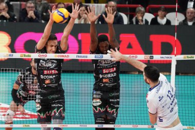 lagumdzija adis (n.12 valsa group modena) v wilfredo leon venero (n.9  sir safety susa perugia)  roberto russo (n.12 sir safety susa perugia) during Volleyball Italian Serie A Men Superleague Championship Sir Safety Susa Perugia vs Leo Shoes Mode