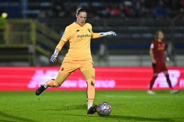 AS Roma Kadınları 'ndan Emma Lind, UEFA Kadınlar Şampiyonlar Ligi B Grubu' nun grup aşamasının üçüncü gününde 23 Kasım 2022 'de İtalya' nın Latina kentinde Stadio Domenico Francioni 'de, A.S. Roma ve VfL Wolfsburg arasında yer aldı. - Fotoğraf: Domenico Cippitelli / L