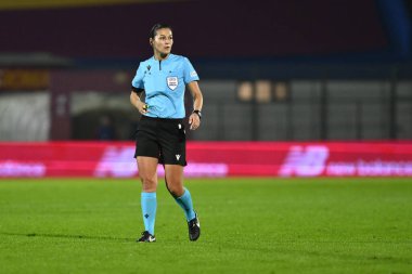 Hakem Jelena Zvetkoviç (SRB), UEFA Kadınlar Şampiyonlar Ligi B Grubu 'nun A.S. Romanlar ve VfL Wolfsburg arasındaki grup aşamasının üçüncü gününde, 23 Kasım 2022' de İtalya 'nın Latina kentinde Stadio Domenico Francioni' de. - Fotoğraf: Domenico Cippitel
