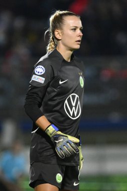 VfL Wolfsburg 'dan Merle Frohms, UEFA Kadınlar Şampiyonlar Ligi B Grubu' nun grup aşamasının üçüncü gününde, 23 Kasım 2022 'de İtalya' nın Latina kentindeki Stadio Domenico Francioni 'de, A.S. Roma ve VfL Wolfsburg arasında. - Fotoğraf: Domenico Cippitell
