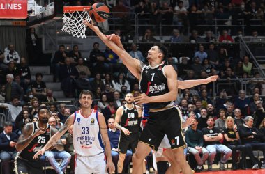 Euroleague basketbol şampiyonası maçında Ismael Bako (Segafredo Virtus Bologna) Segafredo Virtus Bologna - Bologna - Anadolu Efes Istanbul, 25 Kasım 2022 Paladozza spor sarayında - Fotoğraf: Michele Nucci / LiveMedi