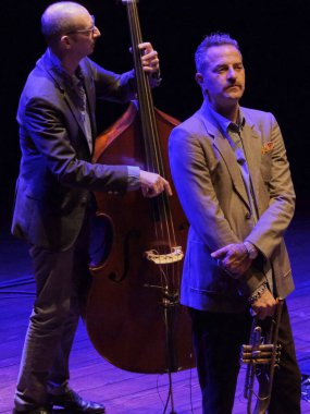 Avishai Cohen ve Barak Mori müzik konseri sırasında Avishai Cohen Dörtlüsü - İtalya 'nın Verona kentindeki Theatro Ristori' de Nakes Truth, 24 Kasım 2022 - Fotoğraf: Maria Cristina Napolitan