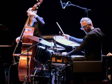 Barak Mori e Ziv Ravitz Müzik Konseri sırasında Avishai Cohen Quartet - İtalya 'nın Verona kentindeki Teatro Ristori' de Nakes Truth, 24 Kasım 2022 - Fotoğraf: Maria Cristina Napolitan