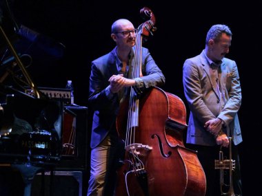 Barak Mori e Avishai Cohen müzik konseri sırasında Avishai Cohen Dörtlüsü - Verona, İtalya 'daki Teatro Ristori' de Nakes Truth, 24 Kasım 2022 - Fotoğraf: Maria Cristina Napolitan