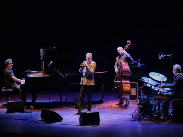 Avishai Cohen Quartet Music Concert Avishai Cohen Quartet Nakes Truth — стокове фото