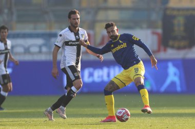İtalya Futbol Serisi B maçında FRANCO VAZQUEZ (PARMA) ve LUCA TREMOLADA (MODENA) Parma, İtalya 'daki Ennio Tardini Stadyumu' nda Parma Calcio-Modena FC maçında, 26 Kasım 2022 - Fotoğraf: Luca Amedeo Bizzarr