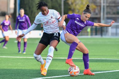 Veronica Boquete (Fiorentina Femminile) ve Lindsey Thomas (AC Milan) İtalyan futbol takımı Serie A Women maçında ACF Fiorentina, AC Milan 'a karşı Floransa' daki Pietro Torrini Stadyumu 'nda, 26 Kasım 2022 - Fotoğraf: Lisa Guglielm