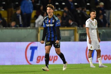 Pietro Beruatto (Pisa) İtalya 'nın Pisa kentinde 26 Kasım 2022' de oynanan AC Pisa vs Ternana Calcio karşılaşmasında zaferi kutladı.
