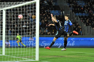 Hjortur Hermannsson (Pisa), 26 Kasım 2022 'de İtalya' nın Pisa kentinde oynanan AC Pisa vs Ternana Calcio maçında Anthony Partipilo 'nun attığı şutun ardından golü kurtaramadı.