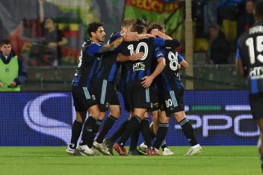 Pisa 'nın oyuncuları 26 Kasım 2022' de İtalya 'nın Pisa kentinde oynanan AC Pisa vs Ternana Calcio maçında kutlama yaptılar.