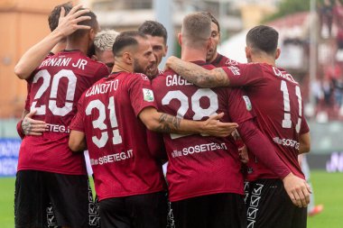 Hernani Azevedo Reggina, 27 Kasım 2022 'de İtalya' nın Reggio Calabria şehrindeki Oreste Granillo Stadyumu 'nda oynanan İtalyan Serie B karşılaşmasında gol 1-0' lık galibiyetini kutluyor.