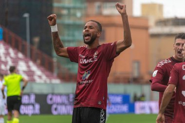 Hernani Azevedo Reggina, 27 Kasım 2022 'de İtalya' nın Reggio Calabria şehrindeki Oreste Granillo Stadyumu 'nda oynanan İtalyan Serie B karşılaşmasında gol 1-0' lık galibiyetini kutluyor.