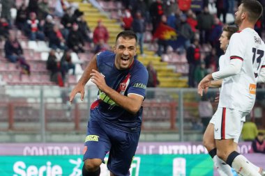 Santoro simone (n.25 Perugia calcio) İtalya 'nın başkenti Perugia' daki Renato Curi Stadyumu 'nda oynanan İtalya Serie B karşılaşmasında 1-0 sevinçle karşılandı.