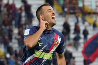 Santoro simone (n.25 Perugia calcio) İtalya 'nın başkenti Perugia' daki Renato Curi Stadyumu 'nda oynanan İtalya Serie B karşılaşmasında 1-0 sevinçle karşılandı.