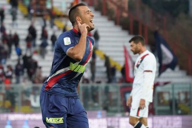 Santoro simone (n.25 Perugia calcio) İtalya 'nın başkenti Perugia' daki Renato Curi Stadyumu 'nda oynanan İtalya Serie B karşılaşmasında 1-0 sevinçle karşılandı.