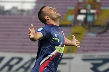 Santoro simone (n.25 Perugia calcio) İtalya 'nın başkenti Perugia' daki Renato Curi Stadyumu 'nda oynanan İtalya Serie B karşılaşmasında 1-0 sevinçle karşılandı.