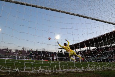 Santoro simone (n.25 Perugia calcio) İtalya Serie B karşılaşmasında 1-0 'lık bir gol atarak İtalya' nın Perugia kentindeki Renato Curi Stadyumu 'nda AC Perugia ile Cenova CFC karşılaşmasını izledi.