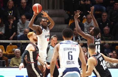 Jason Burnell (Mutlu Casa Brindisi) İtalya basketbol şampiyonası maçında Segafredo Virtus Bologna 'ya karşı. NBB Happy Casa Brindisi - Bologna, 27 Kasım 2022, Paladozza Spor Sarayı - Kredi: Michele Nucci / LiveMedi