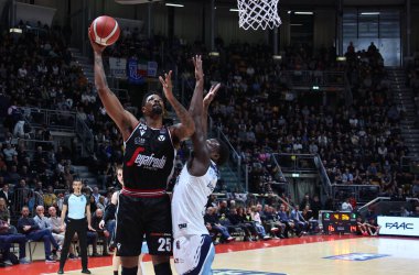 Jordan Mickey (Segafredo Virtus Bologna) İtalya basketbol şampiyonası maçında Segafredo Virtus Bologna 'ya karşı. NBB Happy Casa Brindisi - Bologna, 27 Kasım 2022, Paladozza Spor Sarayı - Kredi: Michele Nucci / LiveMedi