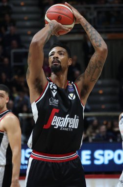 Jordan Mickey (Segafredo Virtus Bologna) İtalya basketbol şampiyonası maçında Segafredo Virtus Bologna 'ya karşı. NBB Happy Casa Brindisi - Bologna, 27 Kasım 2022, Paladozza Spor Sarayı - Kredi: Michele Nucci / LiveMedi