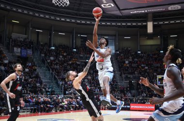 Jordan Bayehe (Mutlu Casa Brindisi) İtalya basketbol şampiyonası maçında Segafredo Virtus Bologna 'ya karşı. NBB Happy Casa Brindisi - Bologna, 27 Kasım 2022, Paladozza Spor Sarayı - Kredi: Michele Nucci / LiveMedi