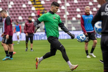 Tommaso Aglietti Reggina İtalya Serie B karşılaşmasında ısınıyor. 1914-Benevento Calcio maçında Reggio Calabria, İtalya 'daki Oreste Granillo stadyumunda, 27 Kasım 2022 - Fotoğraf: Valentina Giannetton