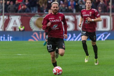 Zan Majer Reggina, İtalya 'nın Reggio Calabria şehrindeki Oreste Granillo Stadyumu' nda oynanan İtalya Serie B karşılaşmasında topu taşıyor.