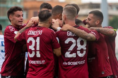 Hernani Azevedo Reggina, 27 Kasım 2022 'de İtalya' nın Reggio Calabria şehrindeki Oreste Granillo Stadyumu 'nda oynanan İtalyan Serie B karşılaşmasında gol 1-0' lık galibiyetini kutluyor.