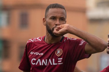 Hernani Azevedo Reggina, 27 Kasım 2022 'de İtalya' nın Reggio Calabria şehrindeki Oreste Granillo Stadyumu 'nda oynanan İtalyan Serie B karşılaşmasında gol 1-0' lık galibiyetini kutluyor.