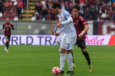 Maxime Leverbe Benevento, İtalya futbol takımı Serie B maçında Reggina 1914 'te Benevento Calcio' ya karşı Reggio Calabria, İtalya 'daki Oreste Granillo Stadyumu' nda oynamıştır.