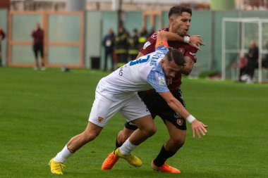 Gaetano Letizia Benevento, İtalya 'nın Reggio Calabria şehrindeki Oreste Granillo Stadyumu' nda oynanan İtalyan Serie B karşılaşmasında Cicerelli Emanuele Reggina tarafından engellendi.