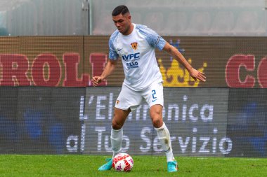 Hamza El Kaouakibi Benevento İtalyan futbol takımı Serie B maçında Reggina 1914 - Benevento Calcio maçı sırasında İtalya 'nın Reggio Calabria şehrindeki Oreste Granillo stadyumunda çekildi.