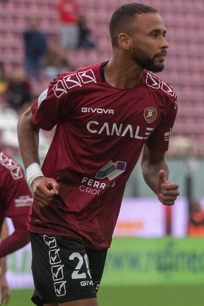 Hernani Azevedo Reggina, 27 Kasım 2022 'de İtalya' nın Reggio Calabria şehrindeki Oreste Granillo Stadyumu 'nda oynanan İtalyan Serie B karşılaşmasında gol 1-0' lık galibiyetini kutluyor.
