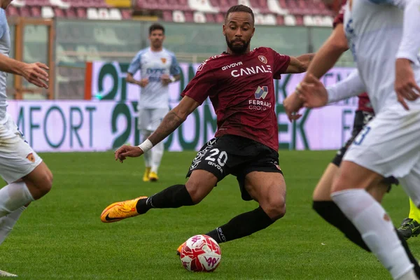 Hernani Azvedo Reggina 27 Kasım 2022 'de İtalya' nın Reggio Calabria şehrindeki Oreste Granillo Stadyumu 'nda oynanan İtalyan Serie B karşılaşmasında çekildi.