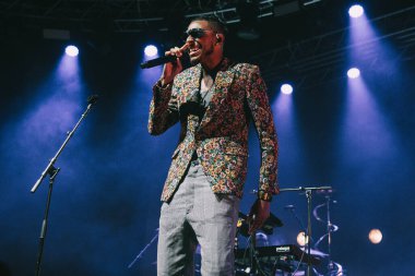 Masego, 28 Kasım 2022 'de İtalya, Milano' daki Fabrika 'daki Music Concert Masego sahnesinde.