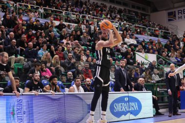 Christos Saloustros (PAOK Mateco) Şampiyonlar Ligi basketbol maçında Dinamo BDS Sassari, Paok Mateko 'ya karşı Sassari, İtalya' da Palaserradimigni 'de, 29 Kasım 2022 - Fotoğraf: Simone Bo