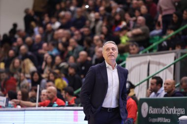 Piero Bucchi (Dinamo Banco di Sardegna Sassari) Şampiyonlar Ligi basketbol maçında Dinamo BDS Sassari, Palaserradimigni 'de Paok Mateko' ya karşı, 29 Kasım 2022