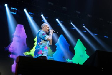 Max Pezzali 30 Kasım 2022 tarihinde Mediolanum Forum 'da Max30 Nei Palasport 2022' de canlı performans sergiliyor.