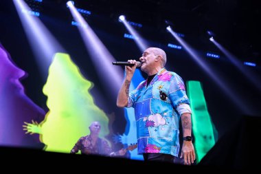 Max Pezzali 30 Kasım 2022 tarihinde Mediolanum Forum 'da Max30 Nei Palasport 2022' de canlı performans sergiliyor.