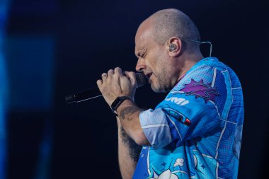 Max Pezzali 30 Kasım 2022 tarihinde Mediolanum Forum 'da Max30 Nei Palasport 2022' de canlı performans sergiliyor.