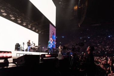 Max Pezzali İtalyan şarkıcı Max Pezzali - Max30 Nei Palasport Assago Mediolanum Forum 'da - Milan, İtalya, 30 Kasım 2022 - Fotoğraf: Rossella Mel