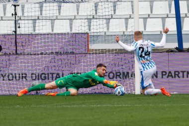 İtalya 'nın Ferrara kentindeki Paolo Mazza Stadyumu' nda oynanan İtalyan Serisi B maçında Riccardo Gagno (Modena) ve Lorenzo Dickmann (Spal) - Fotoğraf: Luca Dilibert