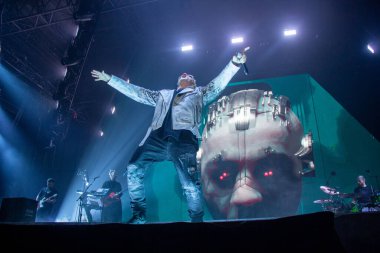 Salmo İtalyan şarkıcı Music Concert Salmo - PalaFlorio, İtalya 'da düzenlenen PalaFlorio' da düzenlenen Flop Tour sırasında sahne almaktadır.