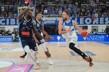 İtalyan Basketbol Şampiyonası sırasında OLYMPUS DIGITAL CAMERA Germani Brescia vs GeVi Napoli Basket Palaleonessa A2A, İtalya, 4 Aralık 2022 - Fotoğraf: Savino Paolell