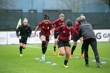 İtalyan futbolu sırasındaki Isınma Martina Piemonte (A.c Milan) Milan - AS Roma maçında Milan Vismara Stadyumu 'nda, 4 Aralık 2022 - Fotoğraf: Andrea Marango