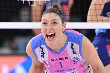Lauren Carlini (Trasportipesanti Casalmaggiore), İtalya 'nın Floransa kenti Pala Wanny' de İtalyan Serie A1 Kadınlar müsabakasında Il Bisonte Firenze ile TrasportiPesanti Casalmaggiore maçını kutluyor.