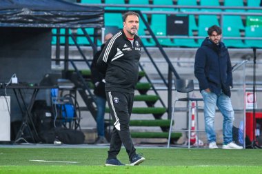 Pisa 'nın teknik direktörü Luca D' Angelo İtalya 'nın Serie B maçında SSC Bari-AC Pisa maçı sırasında İtalya' nın Bari kentindeki San Nicola stadyumunda oynandı.